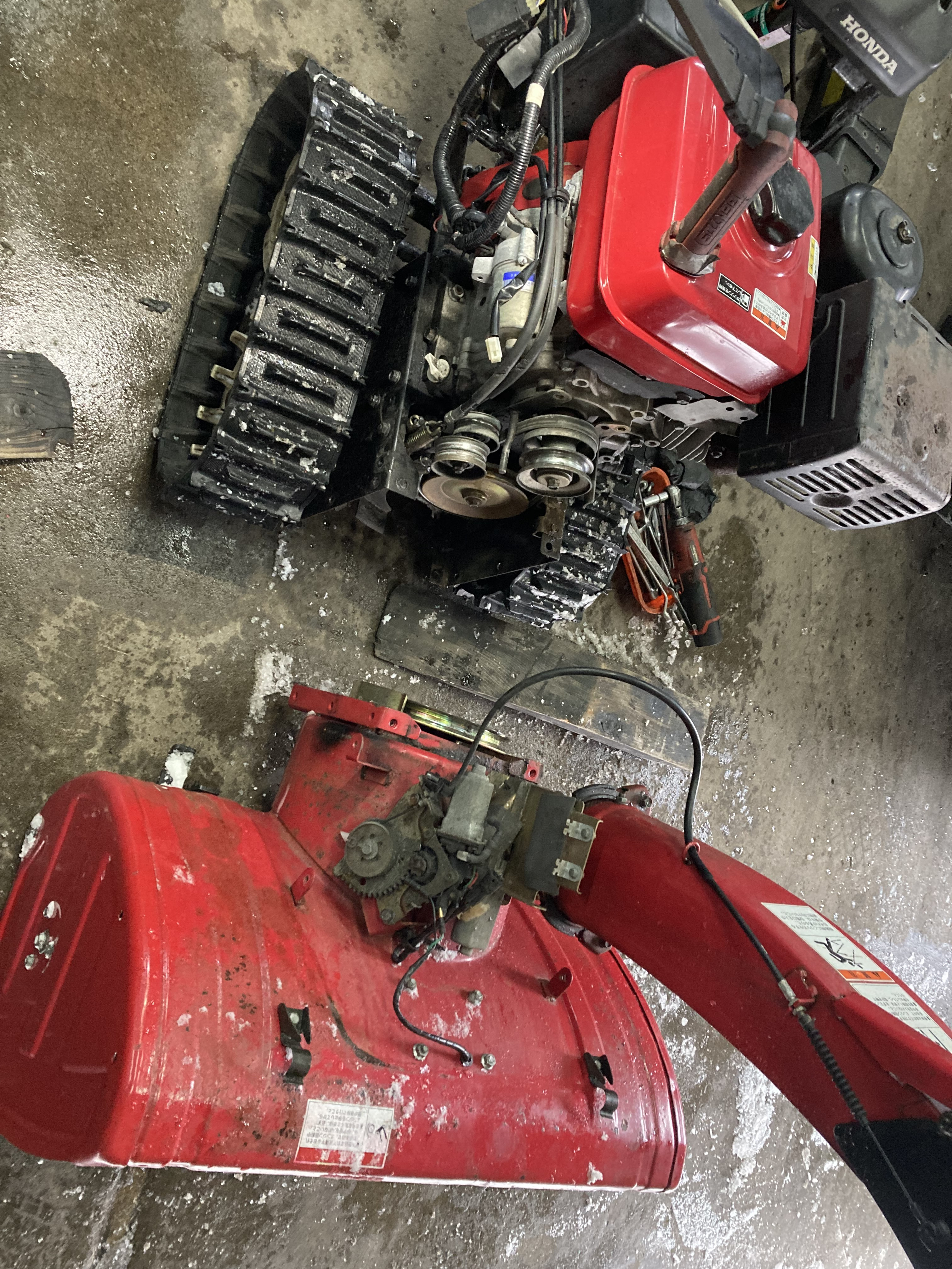 ☆HONDA 除雪機 HS970H ベルト交換☆ - ウエノ・カーサービス