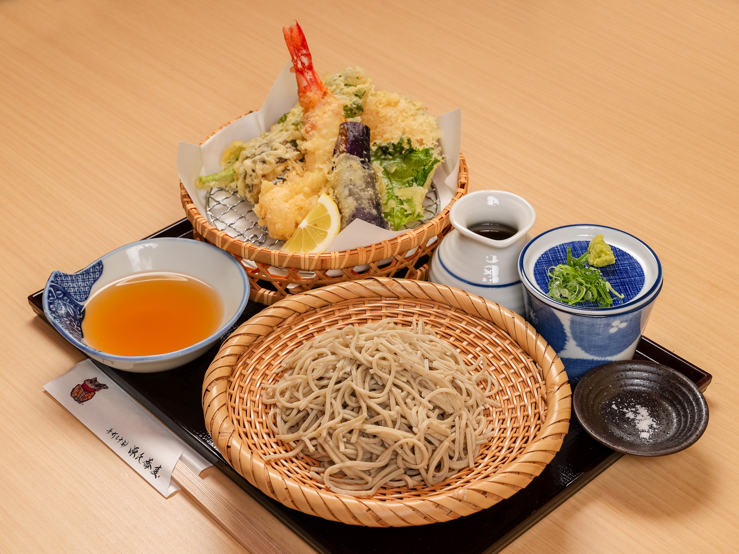 天然大海老と野菜の天ざる十割蕎麦