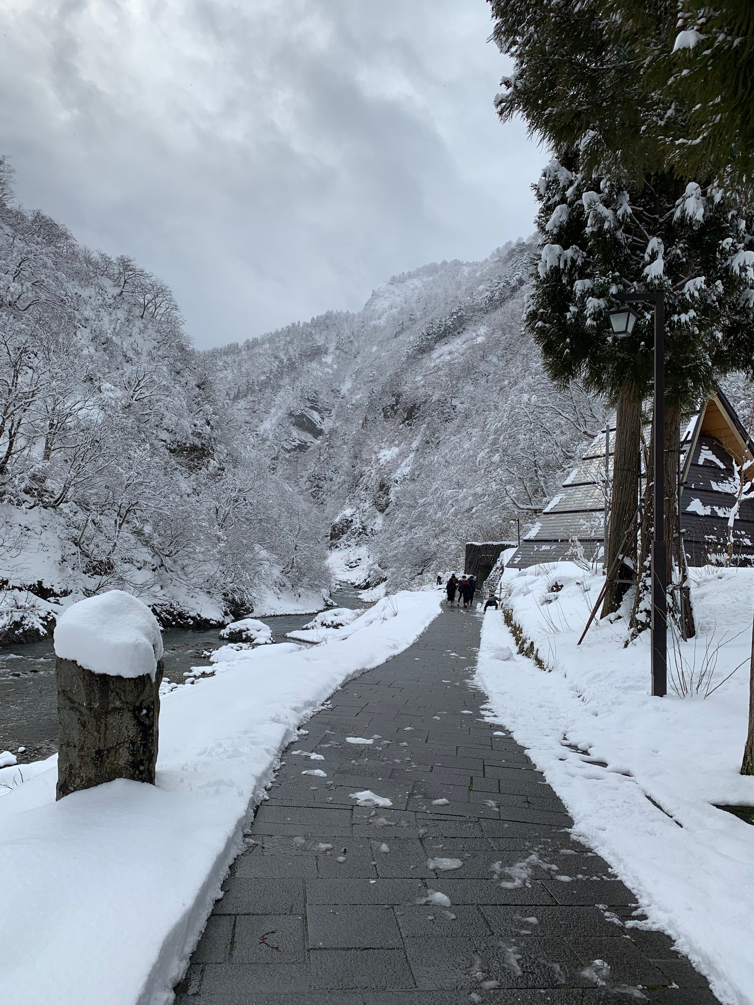 雪景色の清津峡でお散歩
