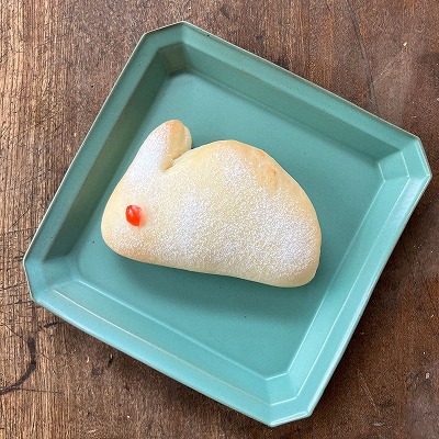 【１２、１月のパン】　うさぎのクリームパン