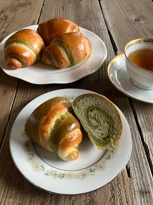  【１０、１１月のパン】バイカラーロールパン