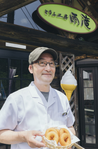 新聞掲載候補①外サクッ中ふわっ!ファン急増の豆乳ドーナツを提供する山野代表 .jpg