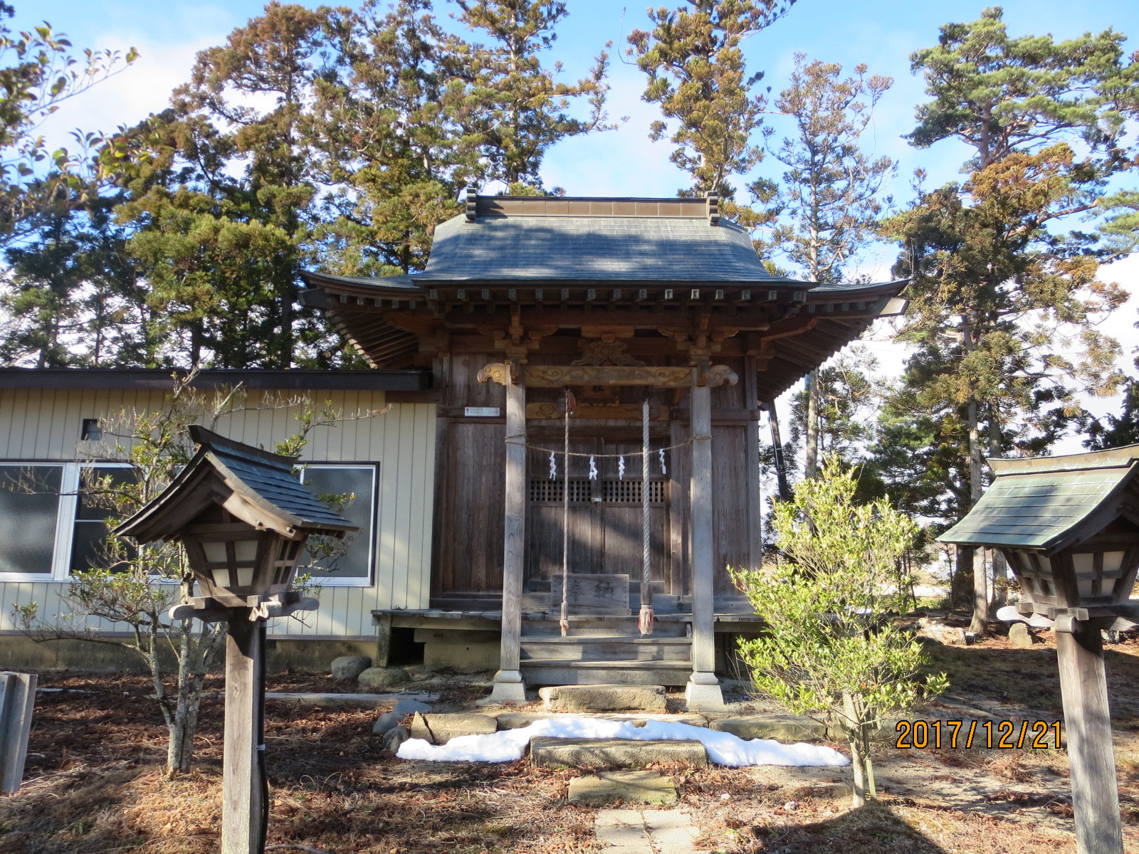 三柱神社（みはしらじんじゃ）　旧棚倉藩士族の移住者によって明示17年に郷里の三神から御分霊し、合祀したとされています。