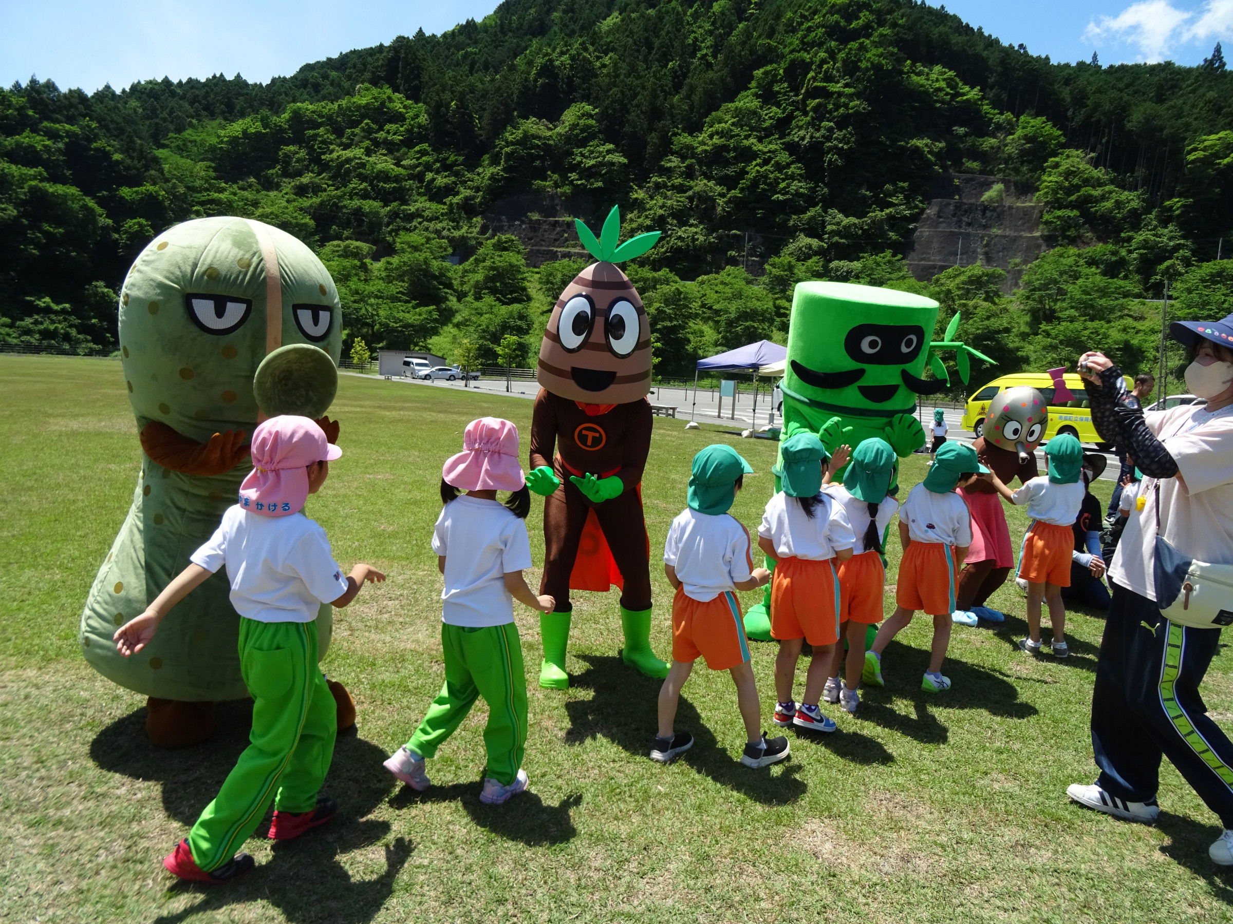 南部町のマスコットキャラクター「TAKENOKOMAN」と仲間たち