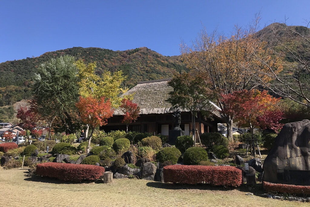 子守唄公園かやぶき民家