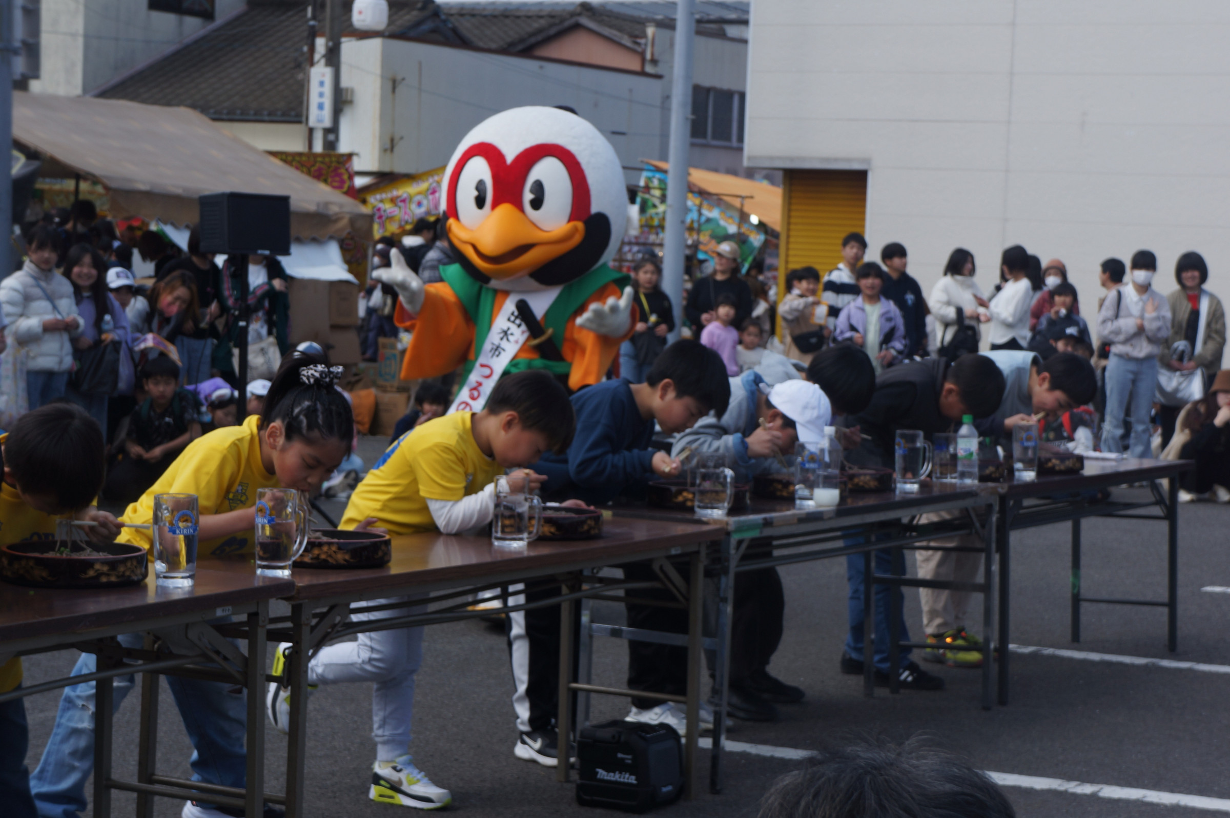 たかおの中の市名物 ジャンボそば早食い競争