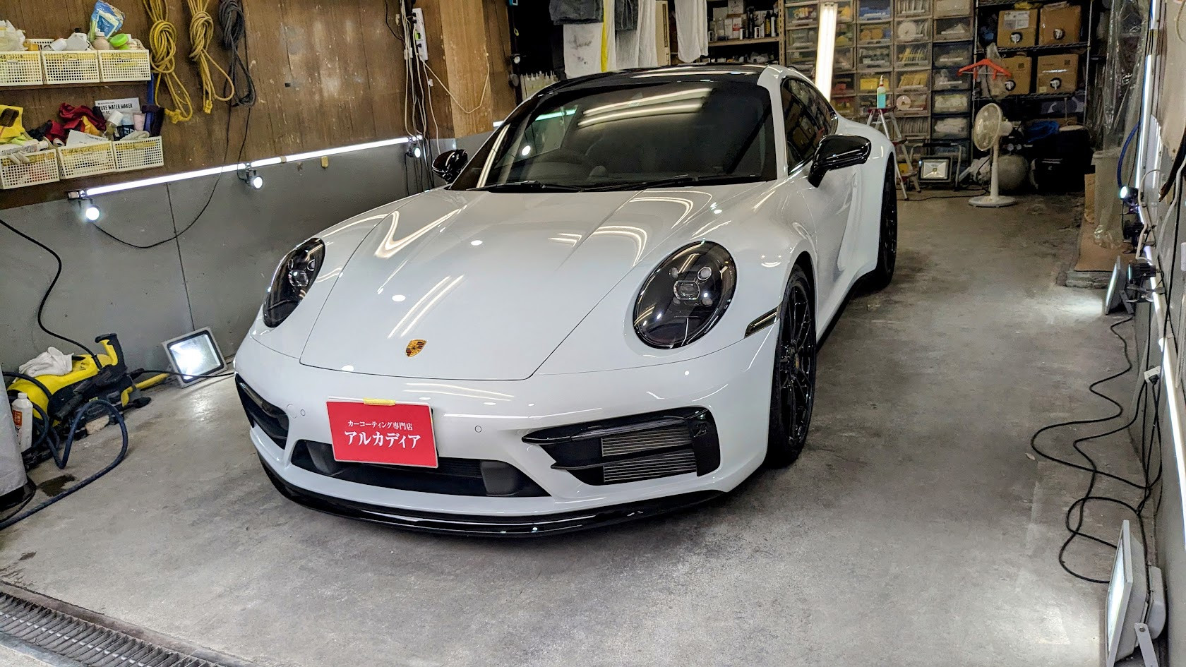 ポルシェ・911カレラGTS(経年車コース)　ガードグレイズ、ホイールコート、プライムビュー(全面)　東京都板橋区からお越しいただきました