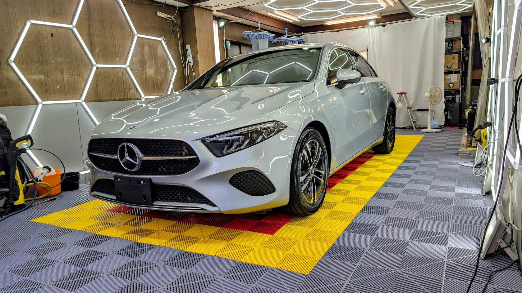 メルセデスベンツ・A180(経年車コース)　ガードグレイズ　東京都板橋区からお越しいただきました