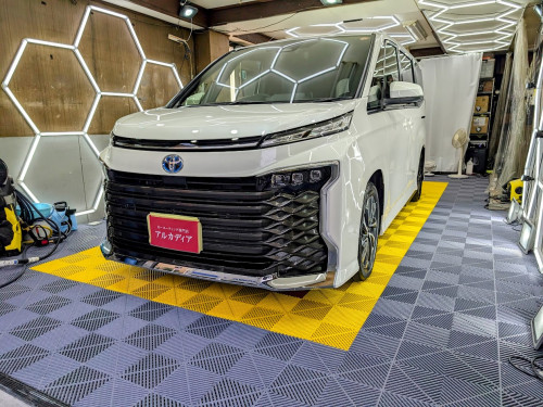 トヨタ・ヴォクシー(新車コース）　ガードグレイズ、プライムビュー全面　東京都練馬区からお越しいただきました