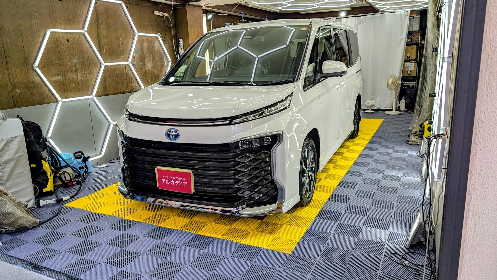トヨタ・ヴォクシー(新車コース）　ガードグレイズ、プライムビュー全面　東京都練馬区からお越しいただきました