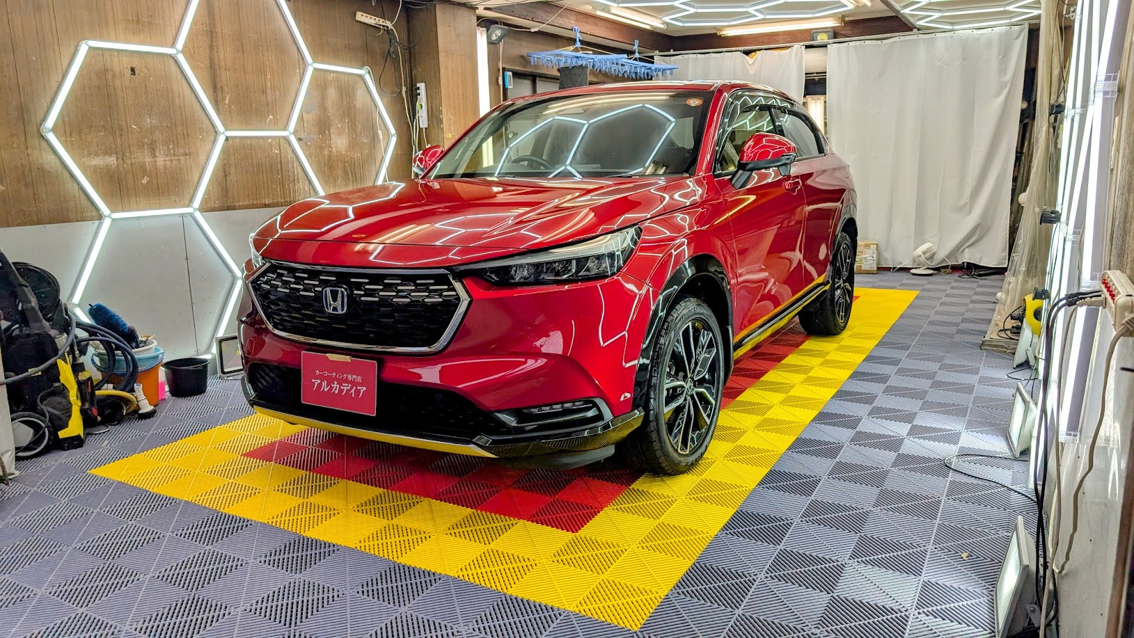 ホンダ・ヴェゼル(経年車コース)　ガードグレイズ施工　埼玉県さいたま市からお越しいただきました
