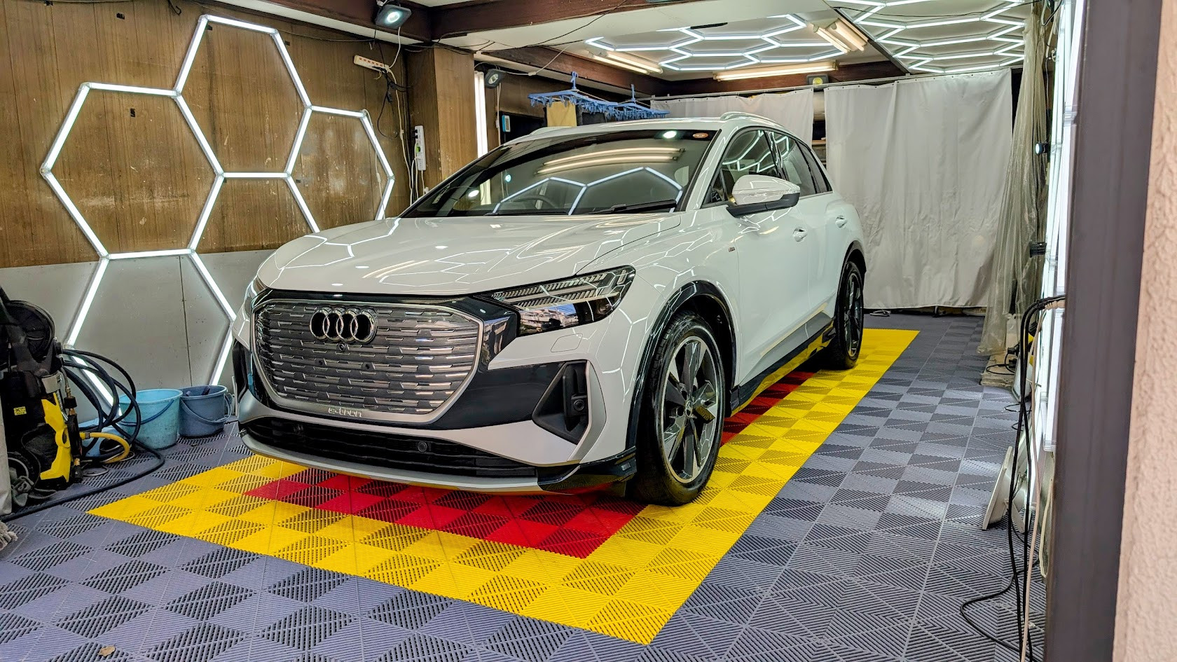 アウディ・etornQ4(新車コース)　アンビエント施工　東京都世田谷区からお越しいただきました