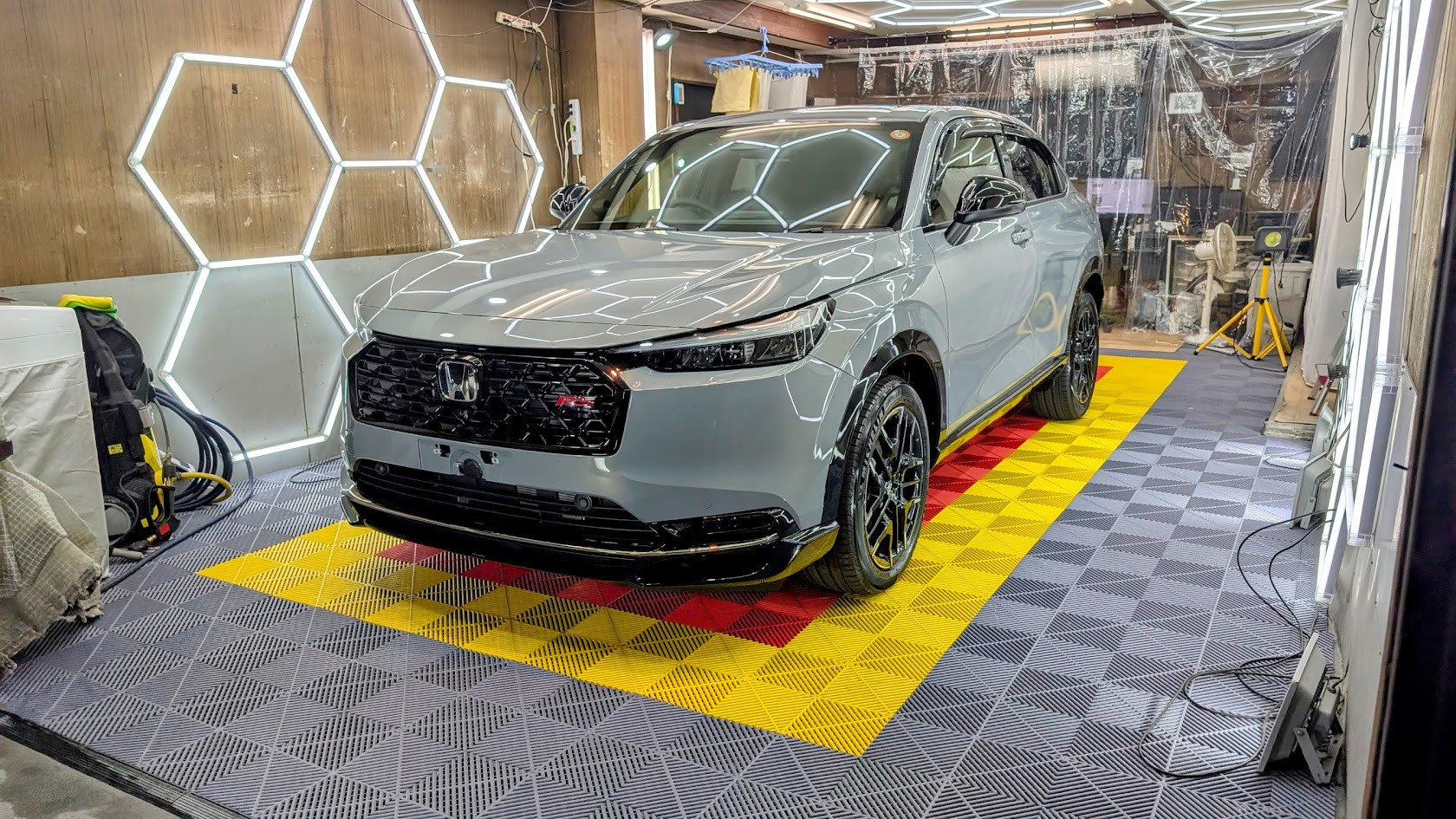 ホンダ・ヴェゼル(新車コース)　ガードグレイズ、プライムビュー全面、ホイールコート　埼玉県さいたま市からお越しいただきました