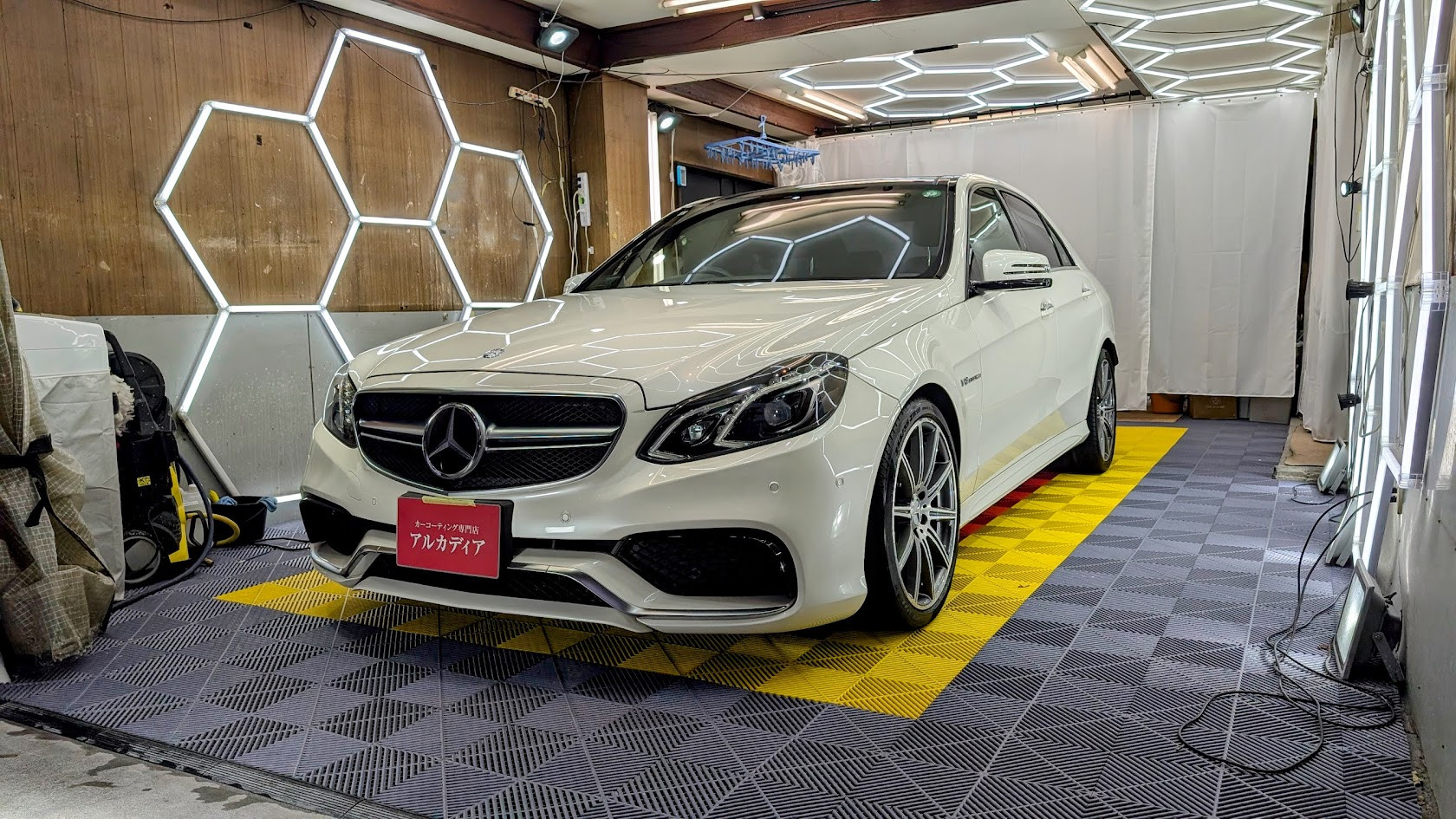 メルセデスベンツ・E63(経年車コース)　ガードグレイズ施工　東京都板橋区からお越しいただきました