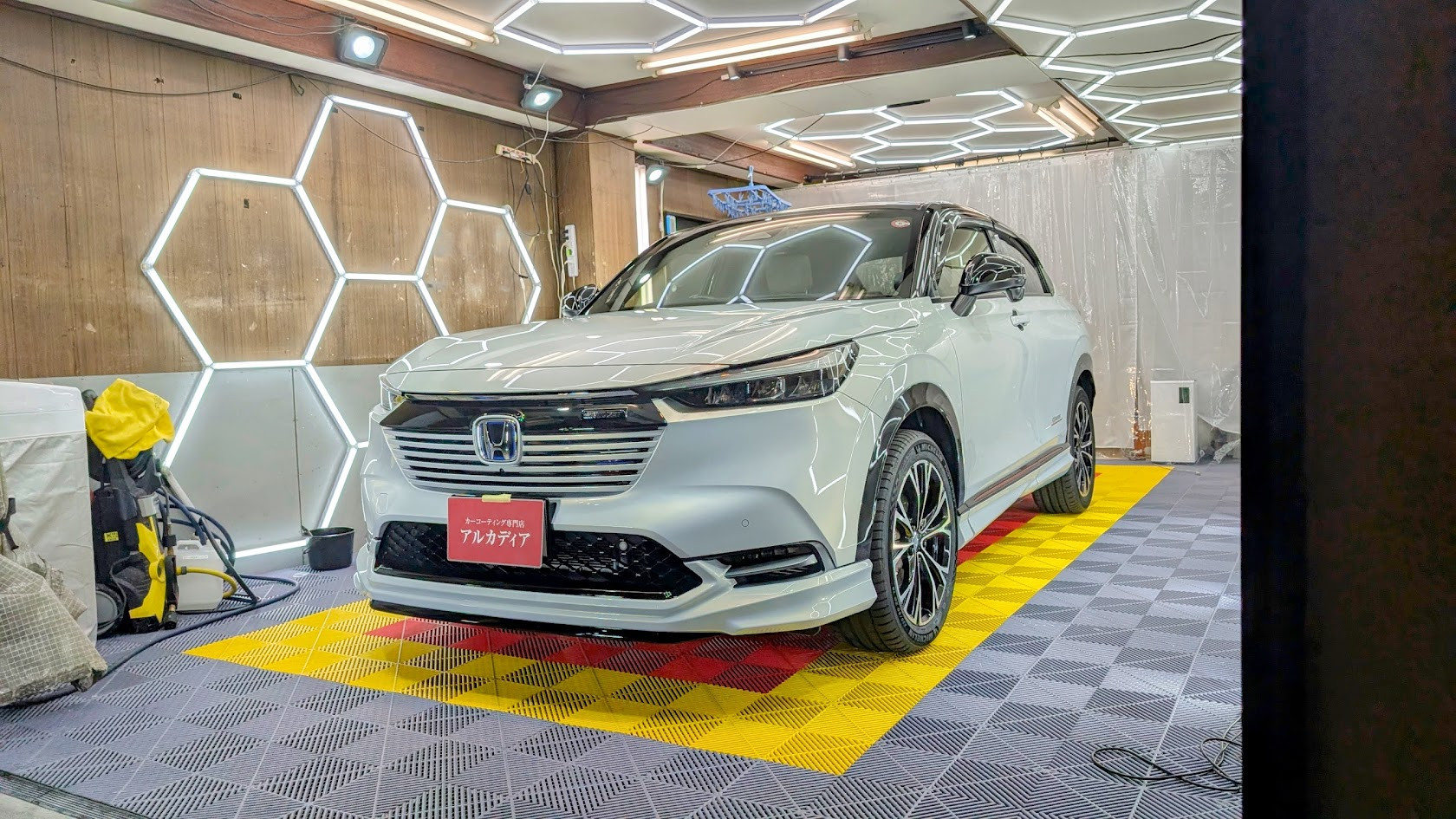 ホンダ・ヴェゼル(経年車コース)　ガードグレイズ施工　埼玉県草加市からお越しいただきました