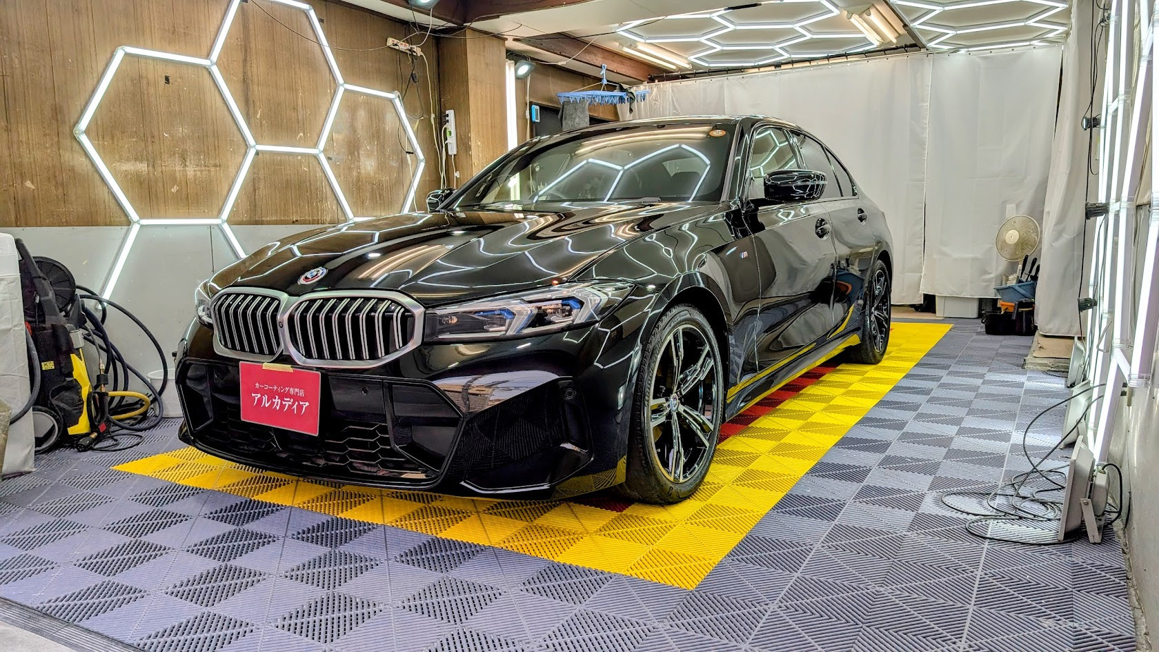 BMW・318iMスポーツ(経年車コース)　アンビエントガラスコーティング　東京都板橋区からお越しいただきました