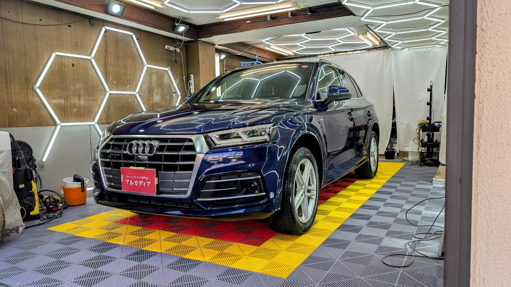 アウディ・Q5(経年車コース)　G’ZOXガードグレイズ、ホイールコート　東京都豊島区からお越しいただきました