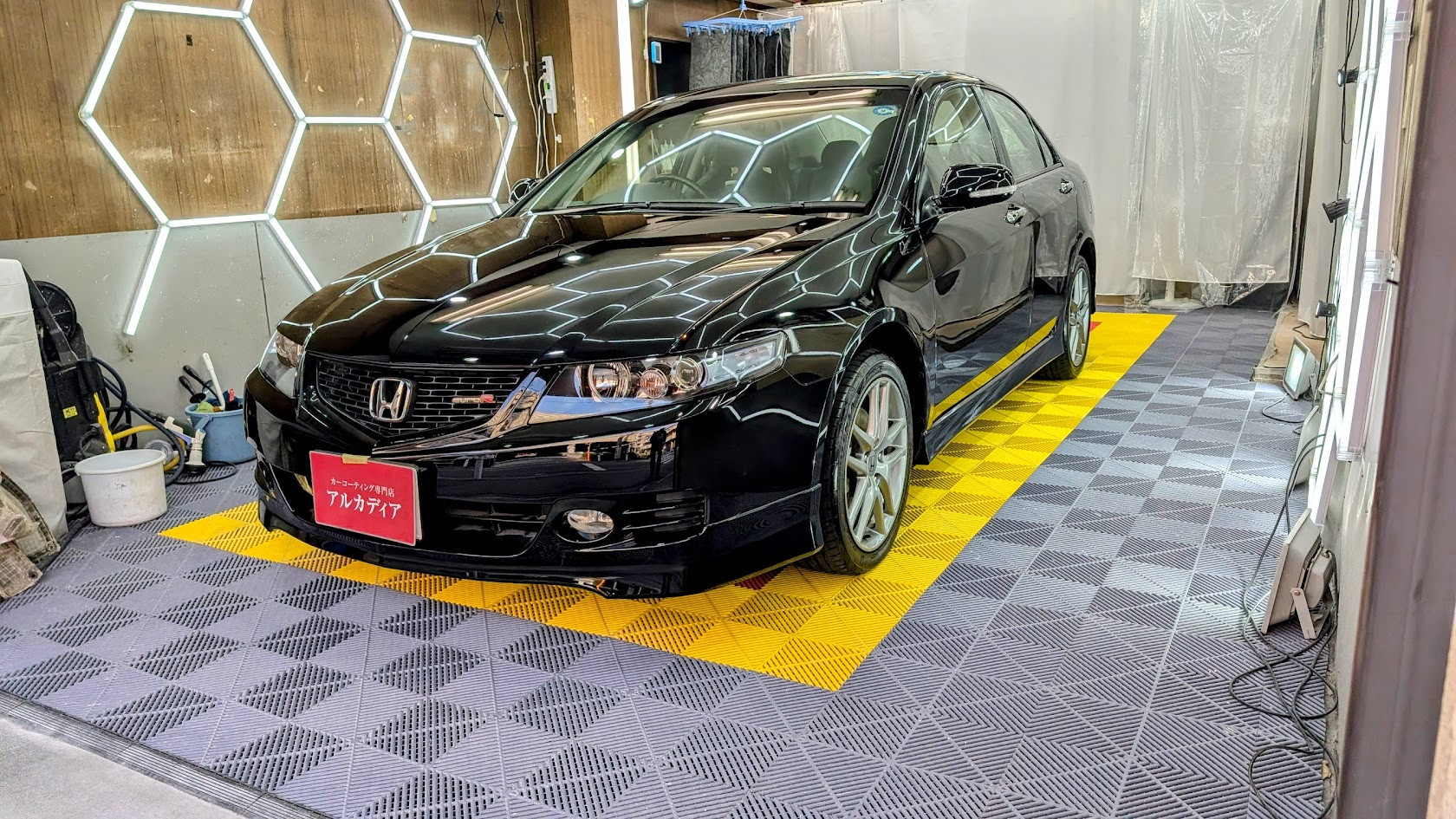 ホンダ・アコードユーロR(経年車)　アンビエントガラスコーティング　東京都練馬区からお越しいただきました