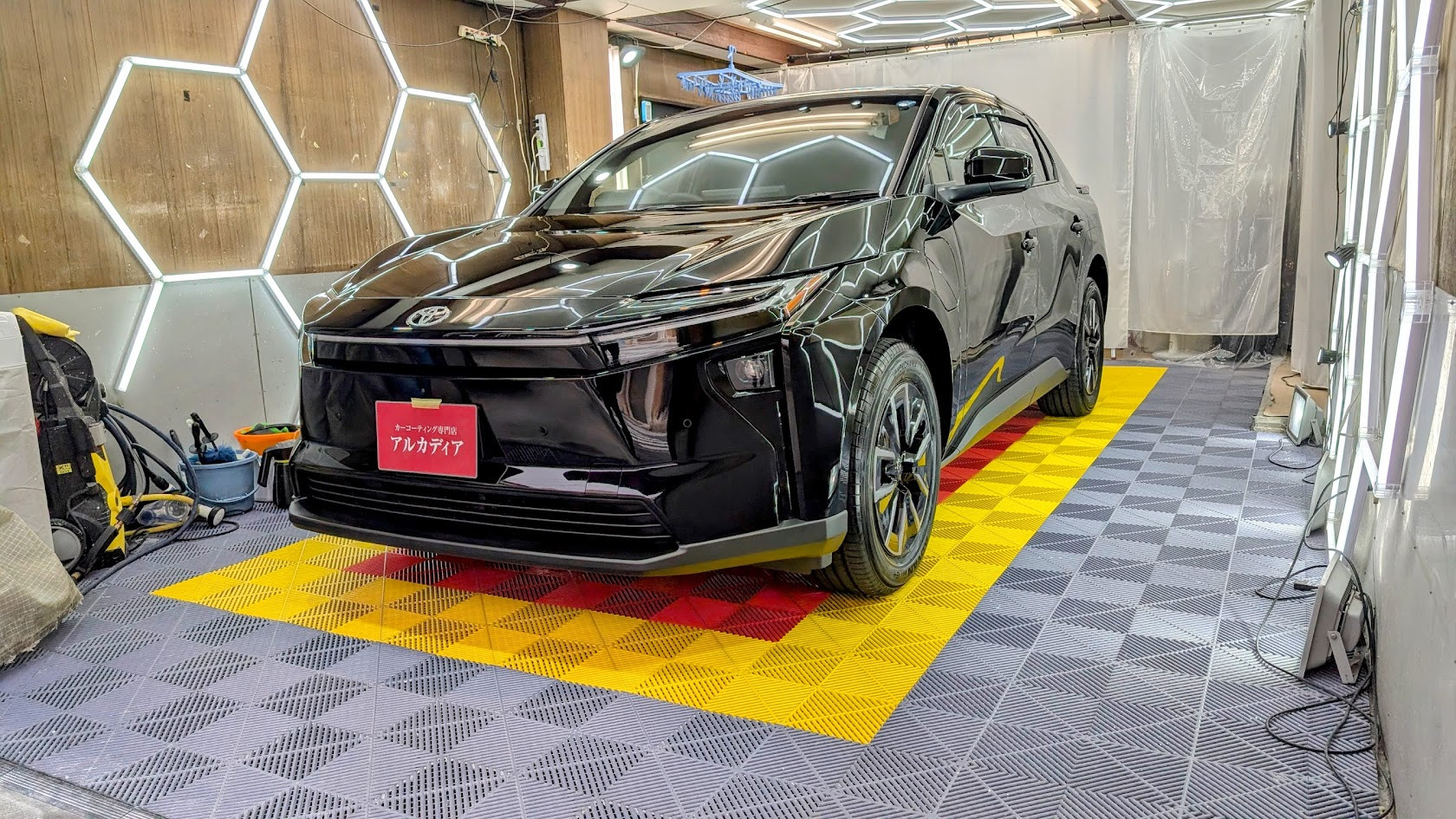 トヨタ・bZ4X(新車コース)　アンビエントガラスコーティング　東京都板橋区からお越しいただきました