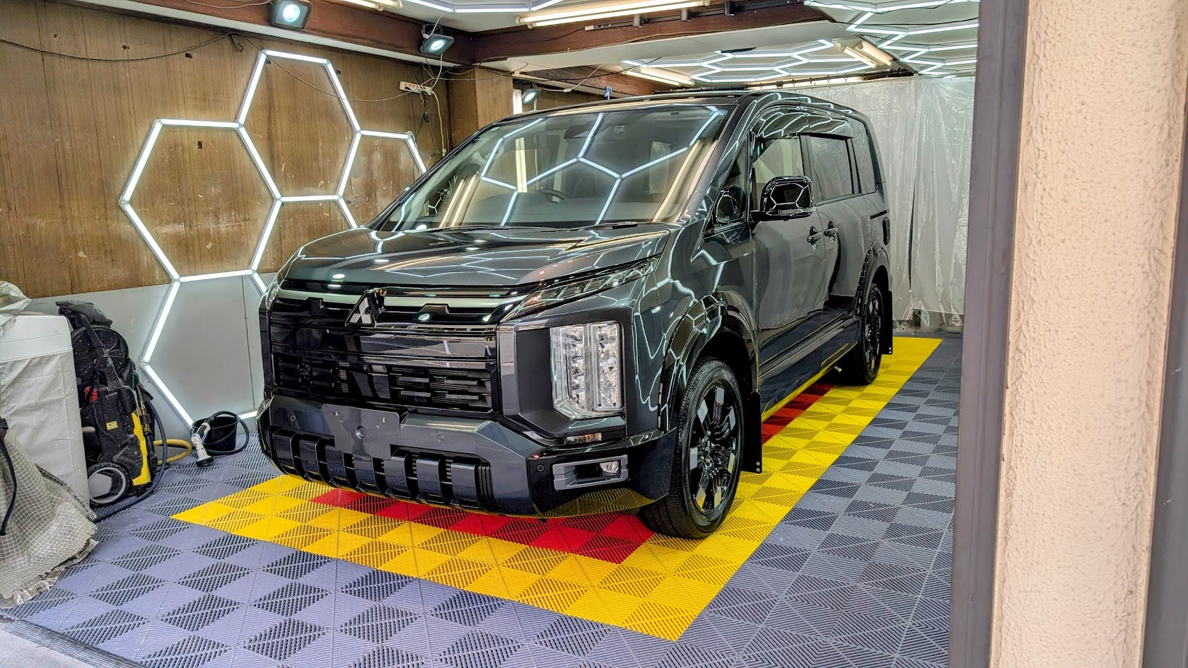 三菱・デリカD5(新車コース)　アンビエント、プライムビュー全面　東京都板橋区からお越しいただきました