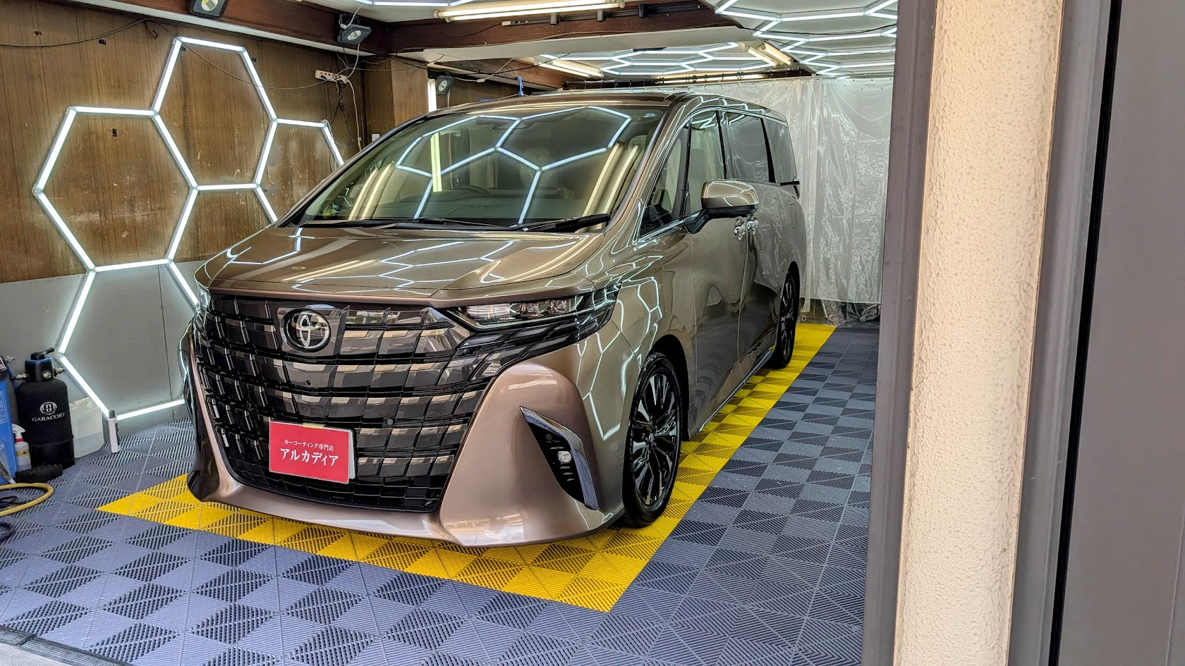 トヨタ・アルファード(新車コース)　G’ZOXガードグレイズ、ホイールコート　東京都新宿区からお越しいただきました