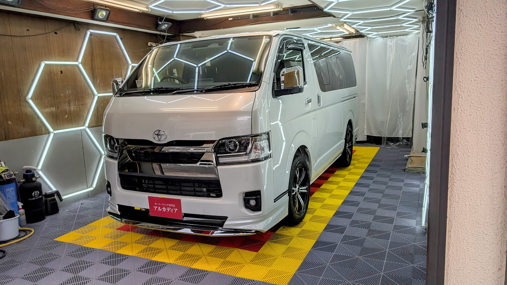 トヨタ・ハイエース(新車コース)　アンビエントFA、プライムビュー　東京都新宿区からお越しいただきました