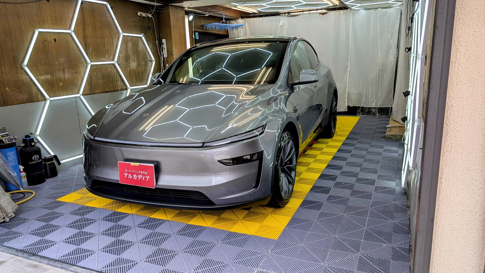 テスラ・モデルY(新車コース)　ガードグレイズ、ホイールコート、プライムビュー(全面)　東京都世田谷区からお越しいただきました