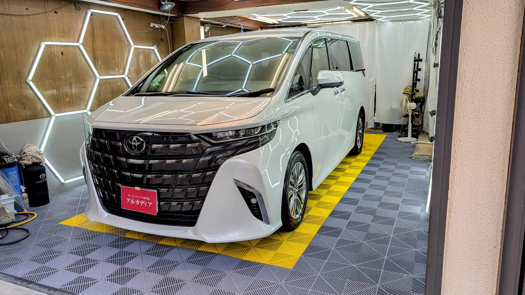 トヨタ・アルファード(新車コース)　アンビエント　埼玉県戸田市からお越しいただきました