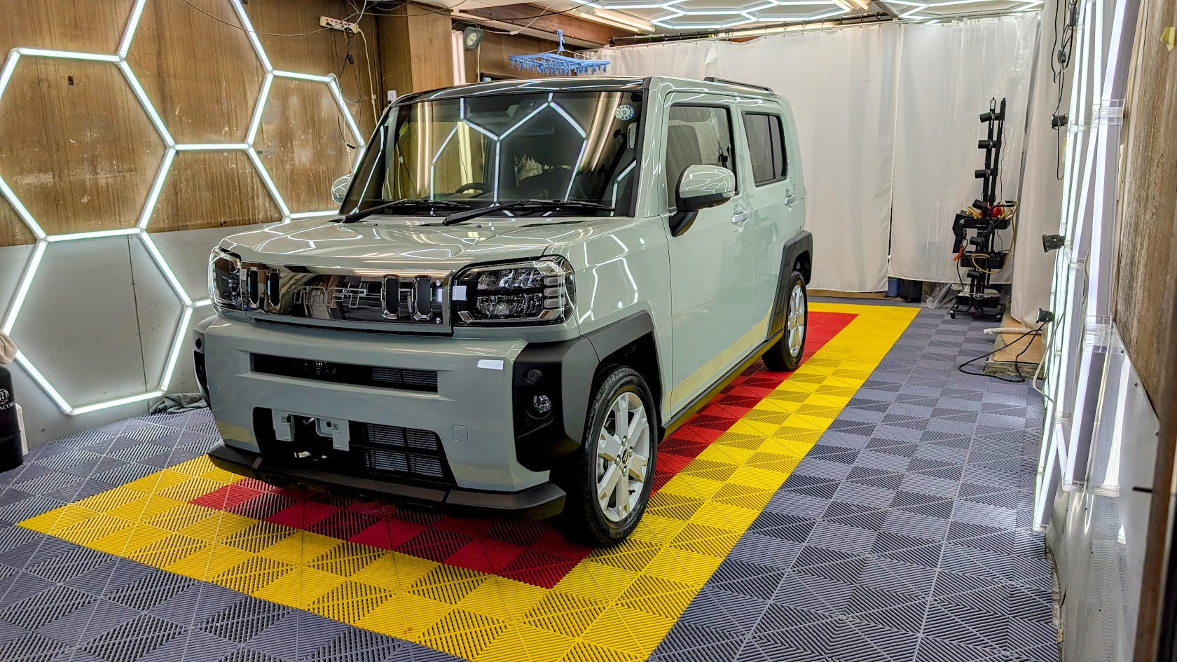 ダイハツ・タフト(新車コース)　アンビエント、未塗装樹脂パーツコート　東京都板橋区からお越しいただきました