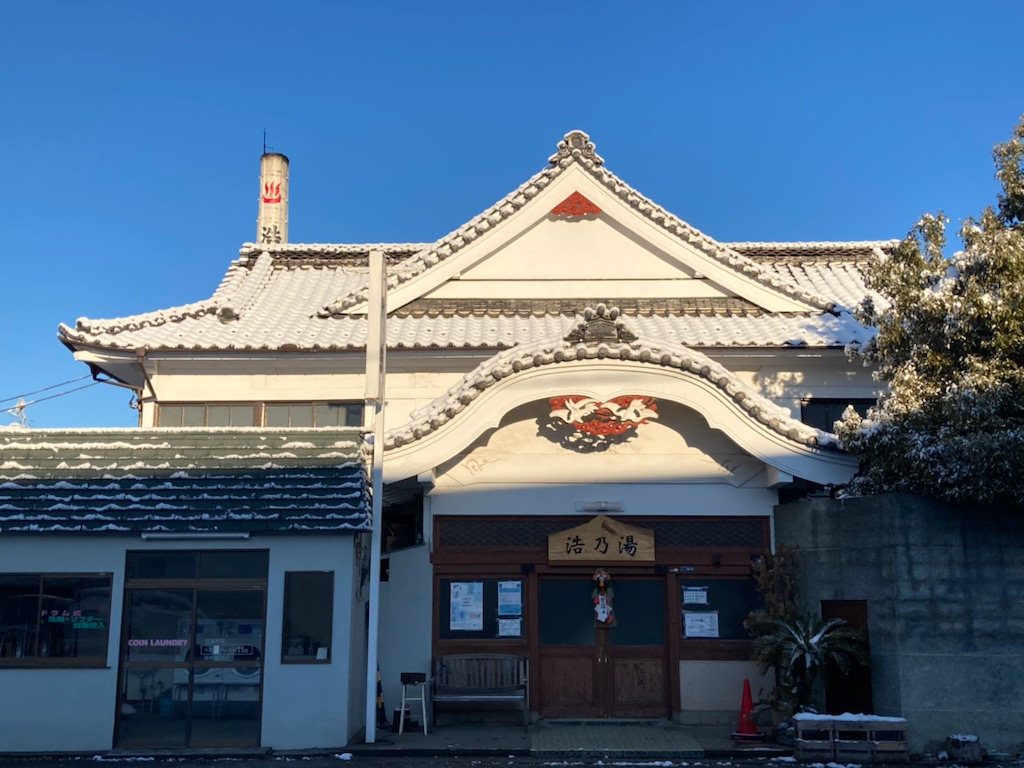 雪残る寒い翌朝風景