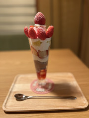 いちごパフェ