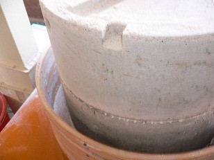 旧美山産石臼にこだわった製粉