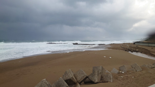 大荒れ波松海岸